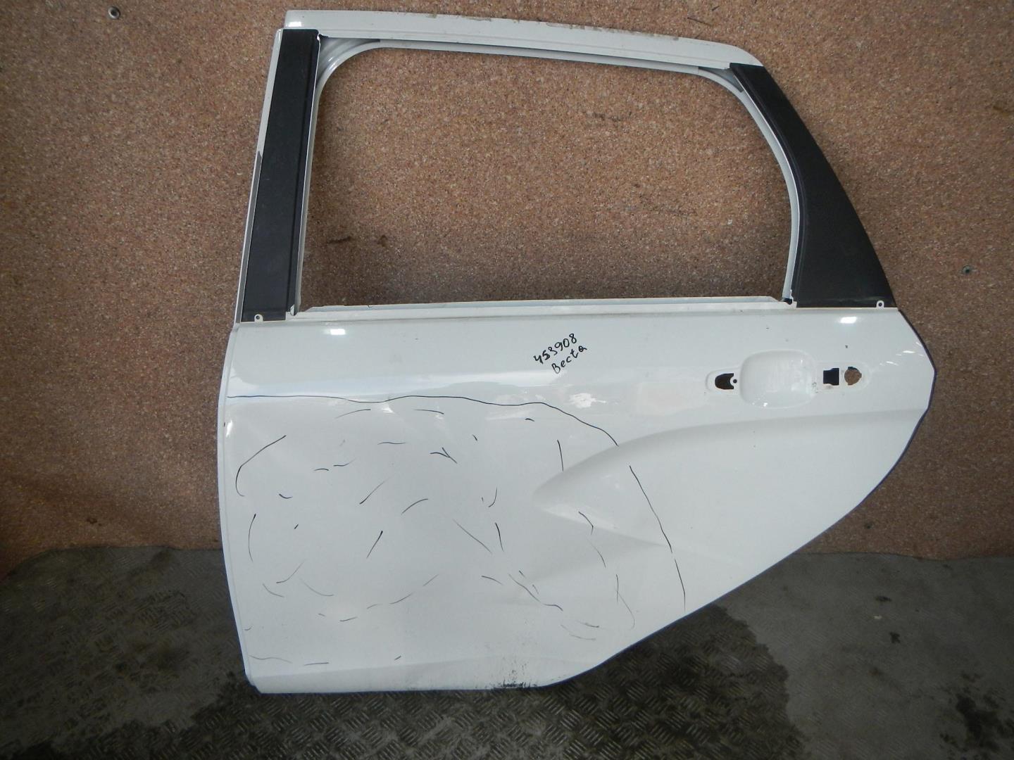 Дверь задняя левая