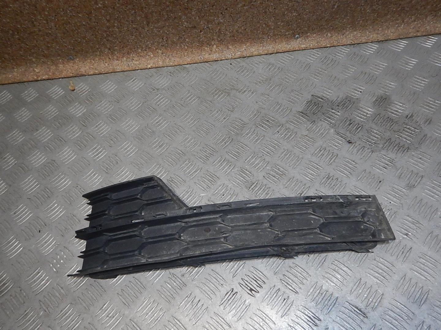 Решетка в бампер левая