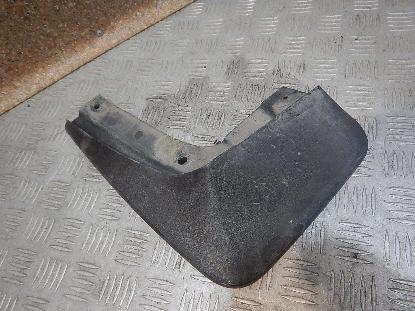 Брызговик задний левый