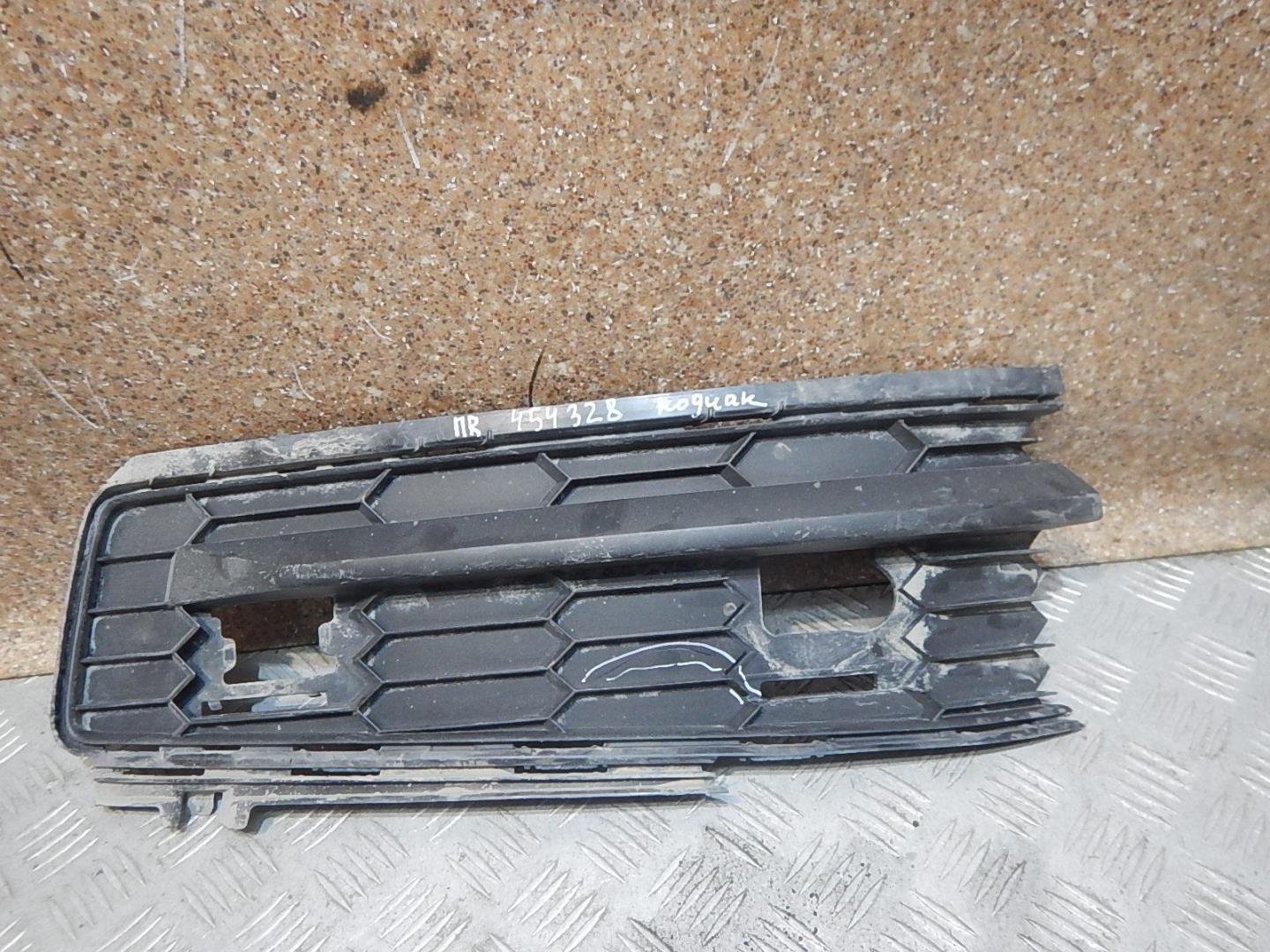 Решетка в бампер правая