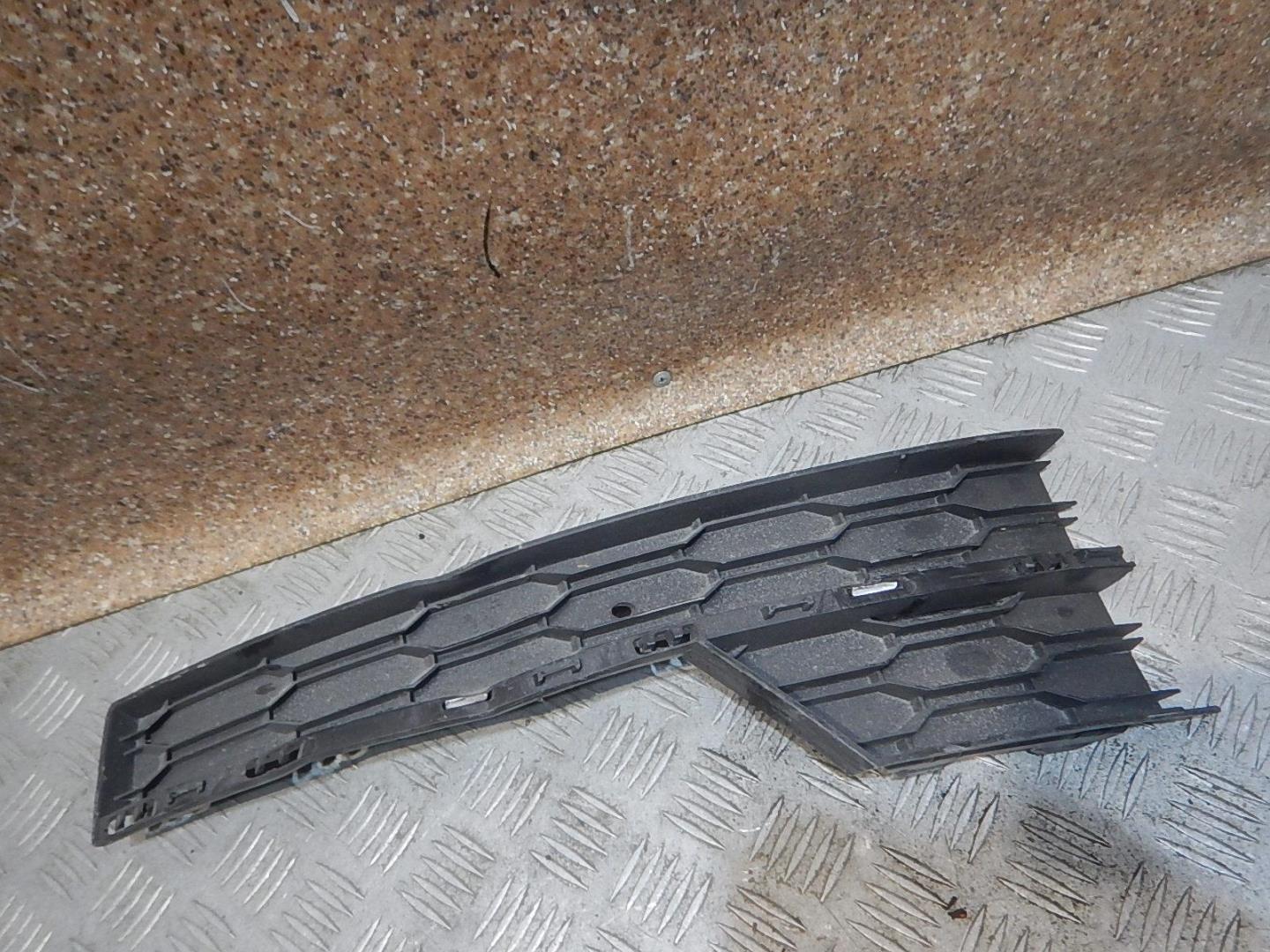 Решетка в бампер левая