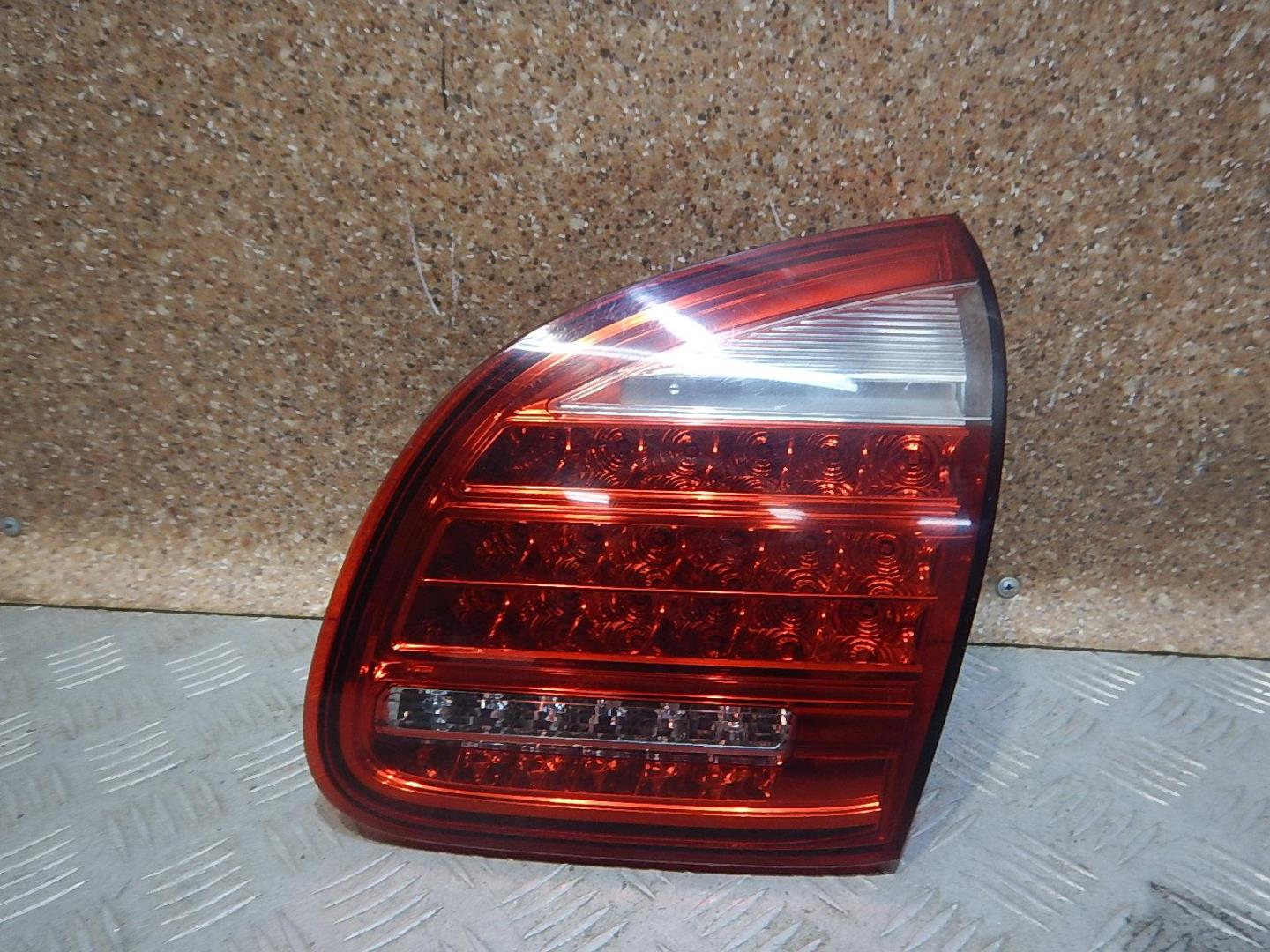 Фонарь задний внутренний правый