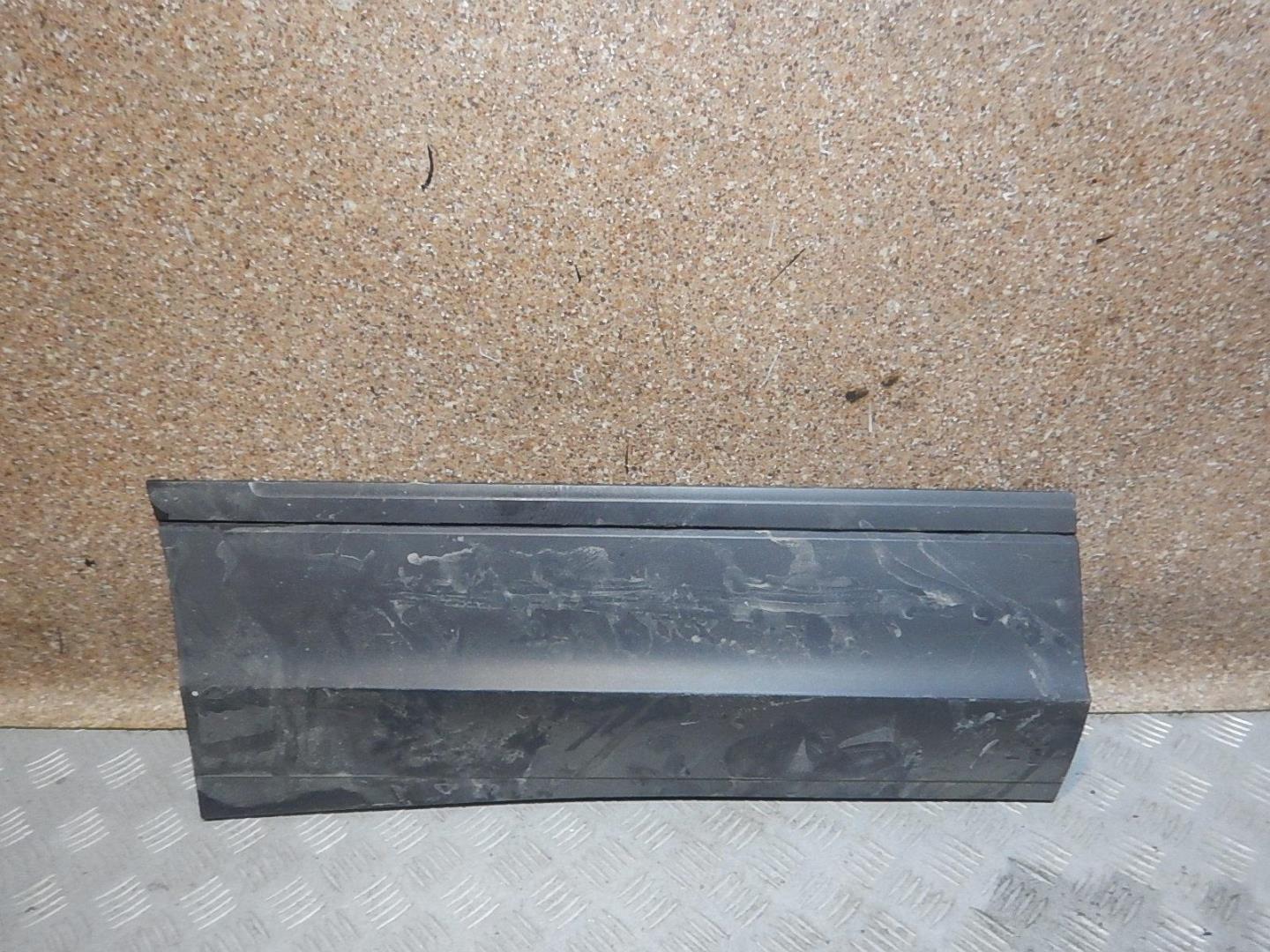 Молдинг задней правой двери