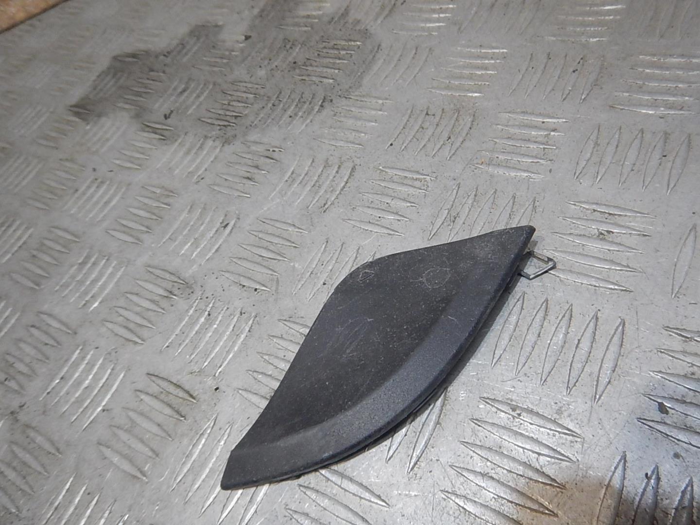 Заглушка буксировочного крюка