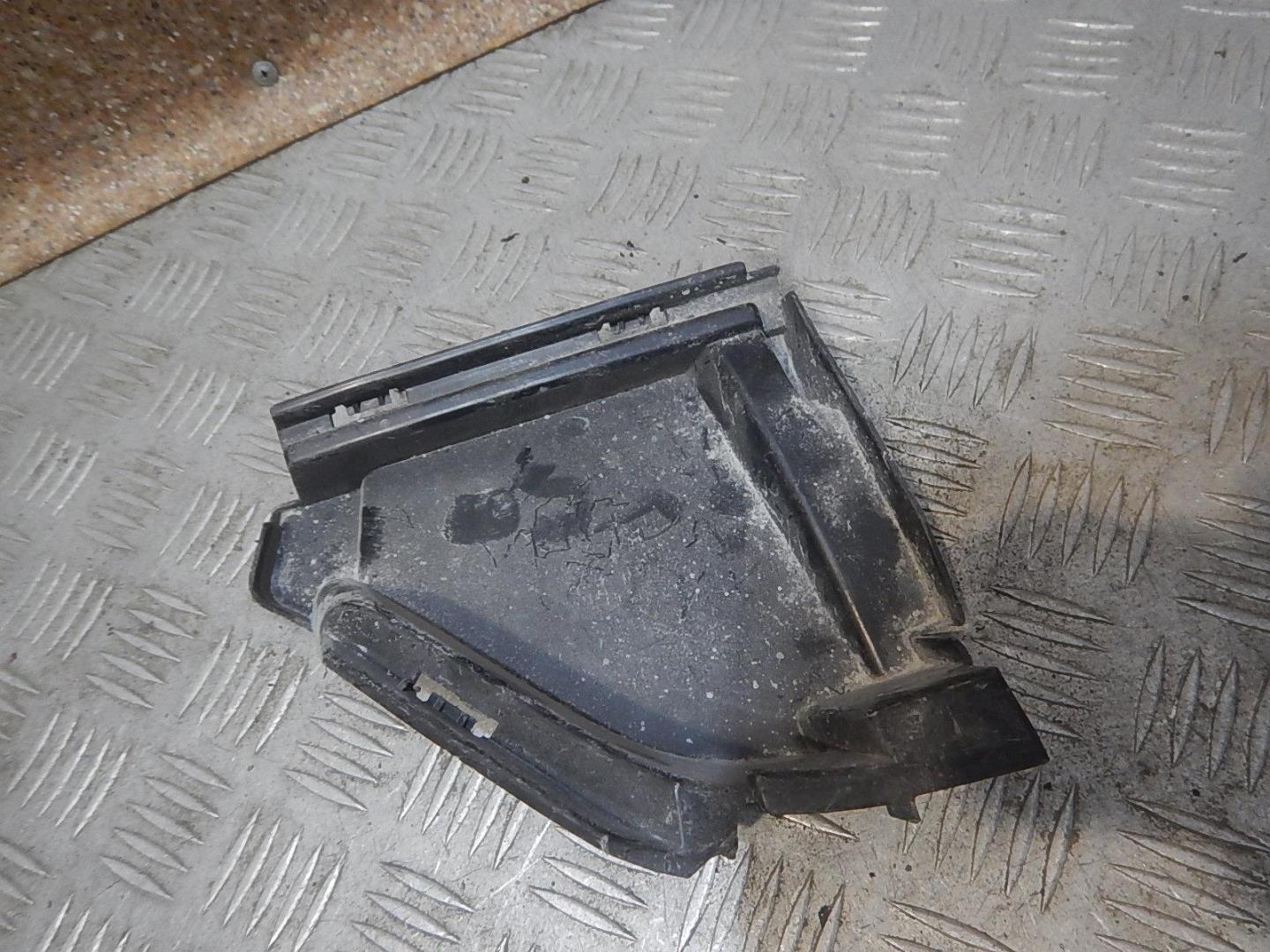 Воздуховод радиатора правый