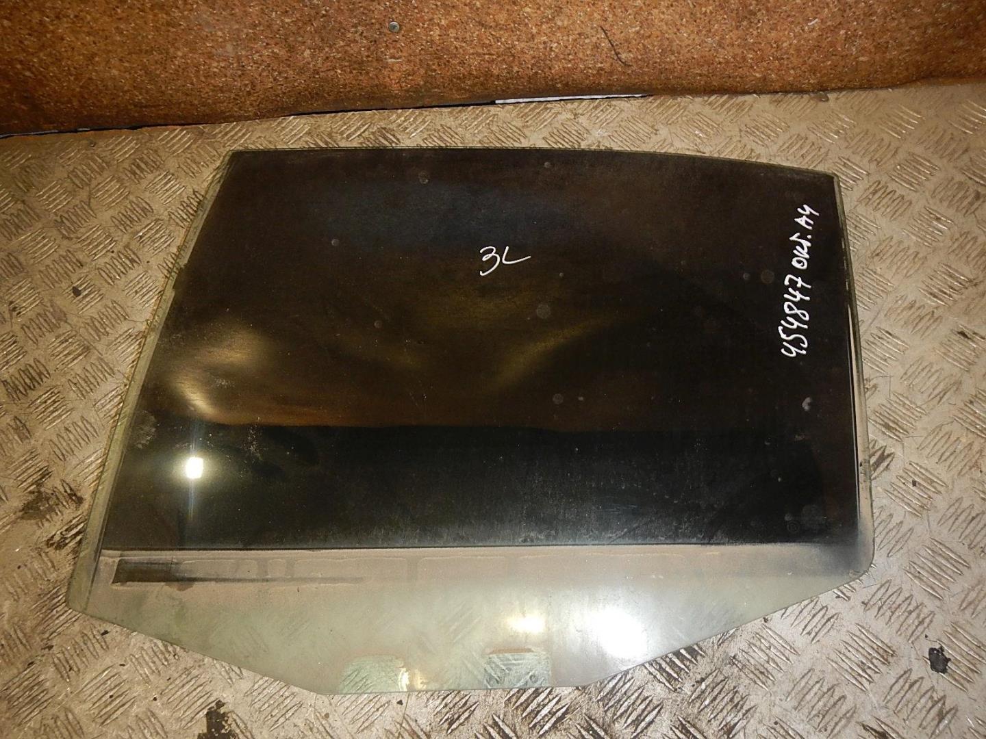 Стекло двери задней левой