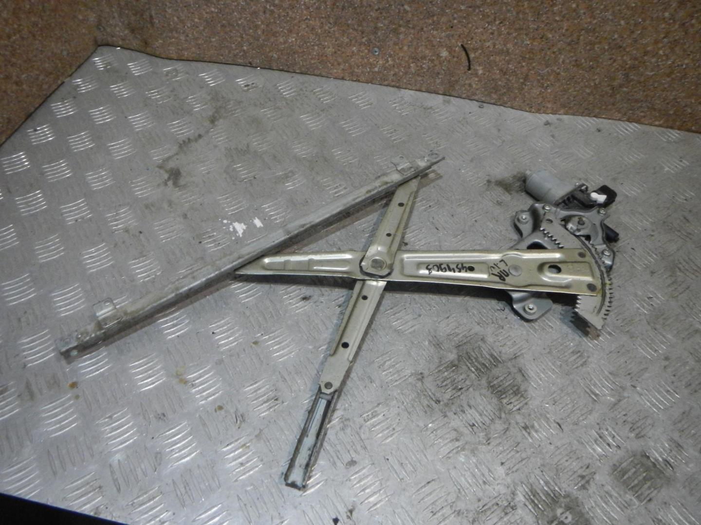 Стеклоподъемник электр. передний правый