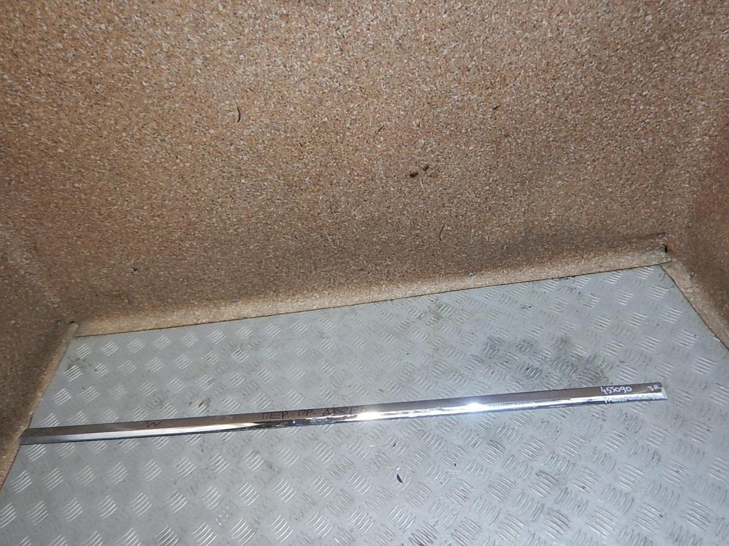 Молдинг задней правой двери