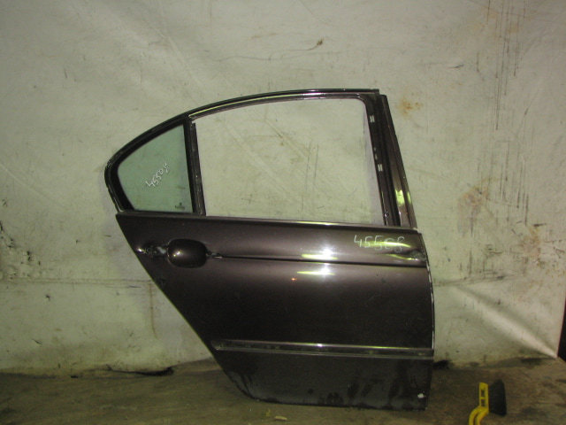 Стекло двери задней правой