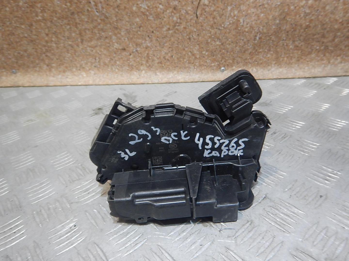 Замок двери задней левой