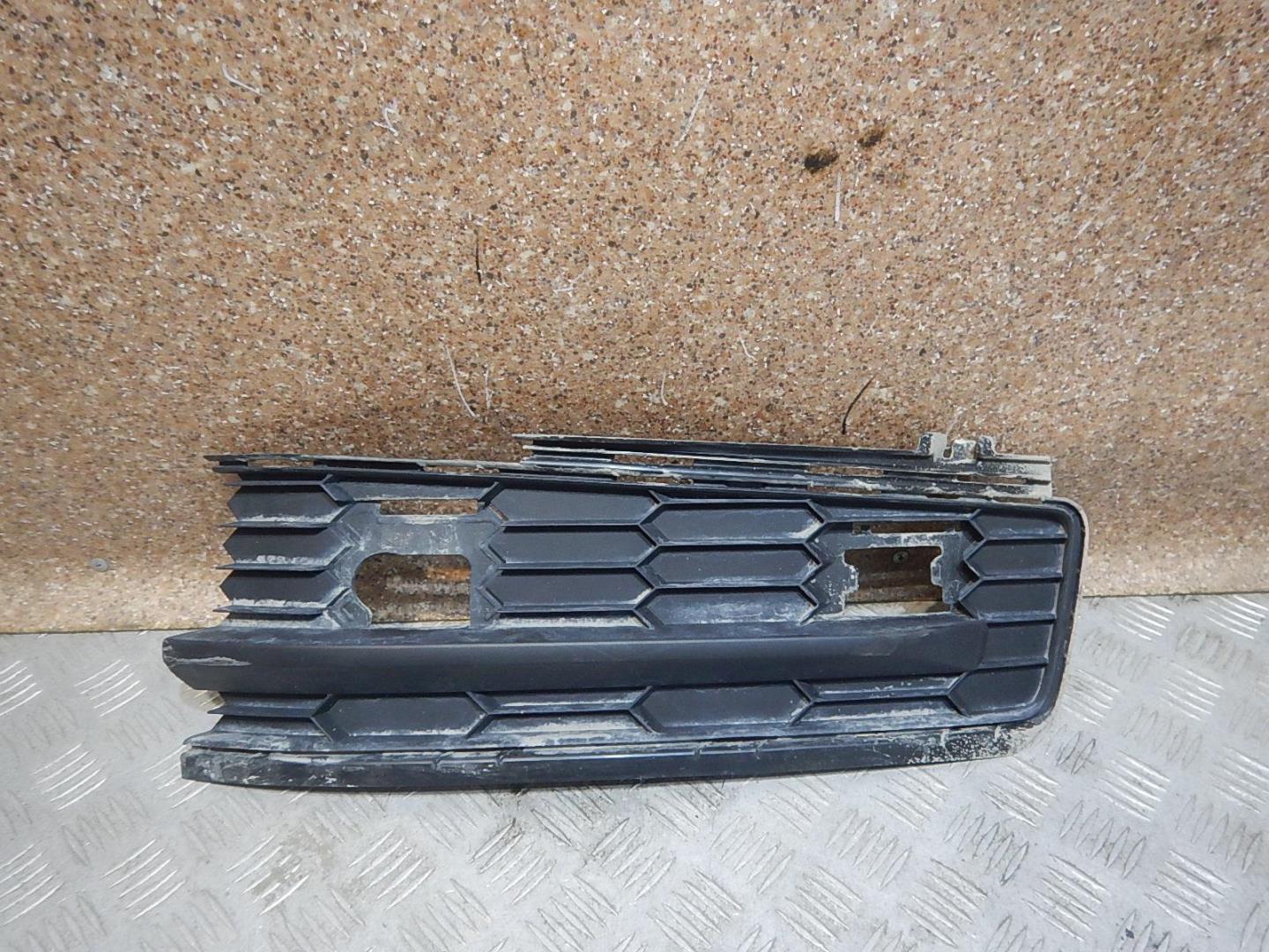 Решетка в бампер правая