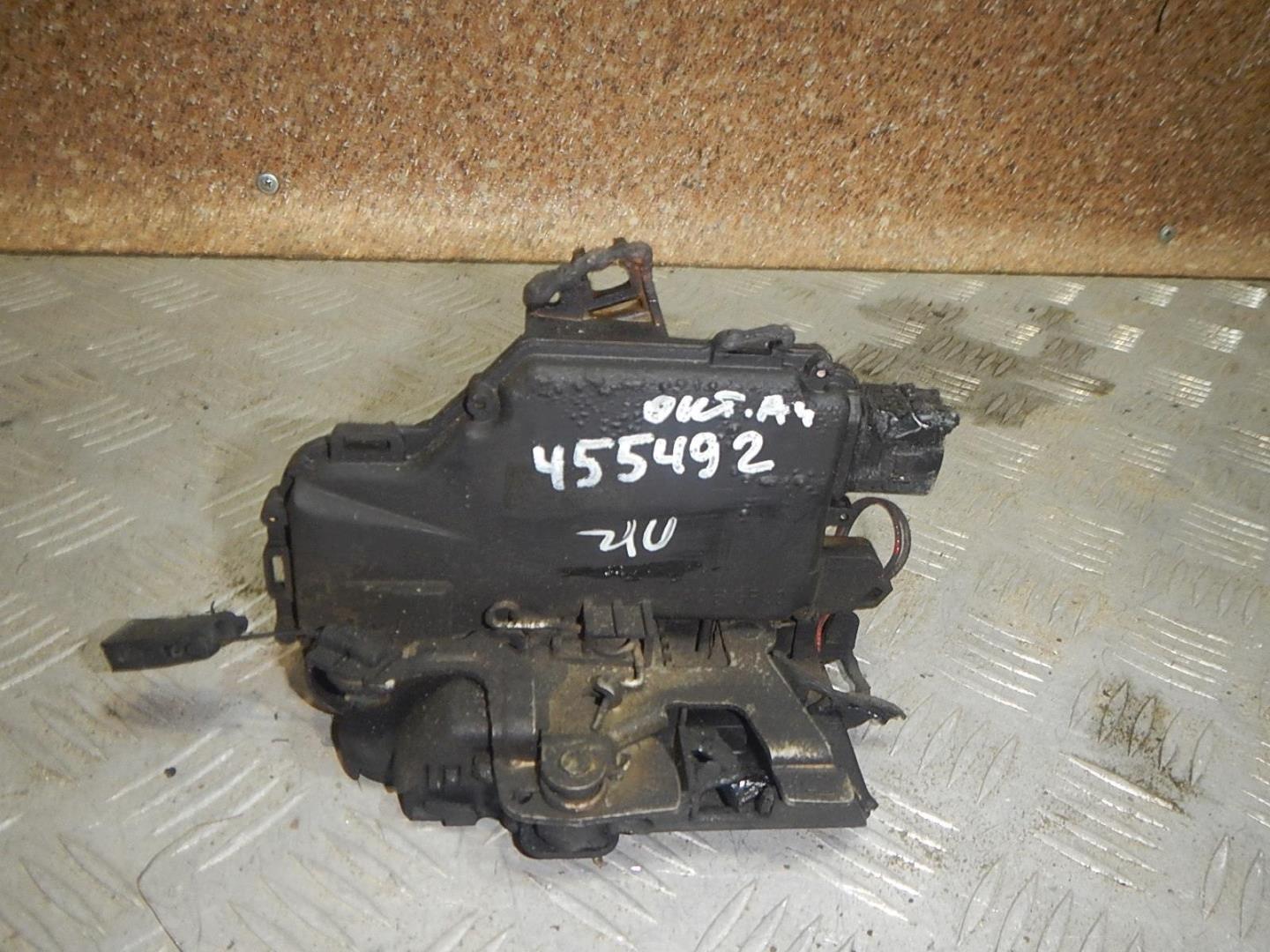 Замок двери передней правой