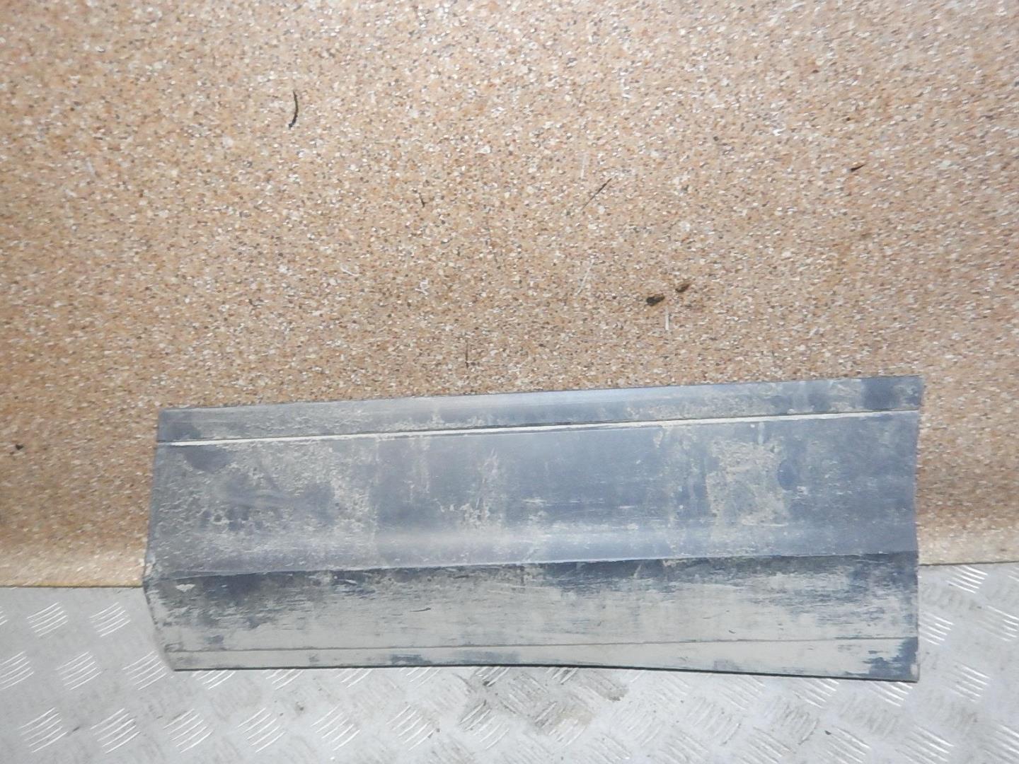 Молдинг задней левой двери