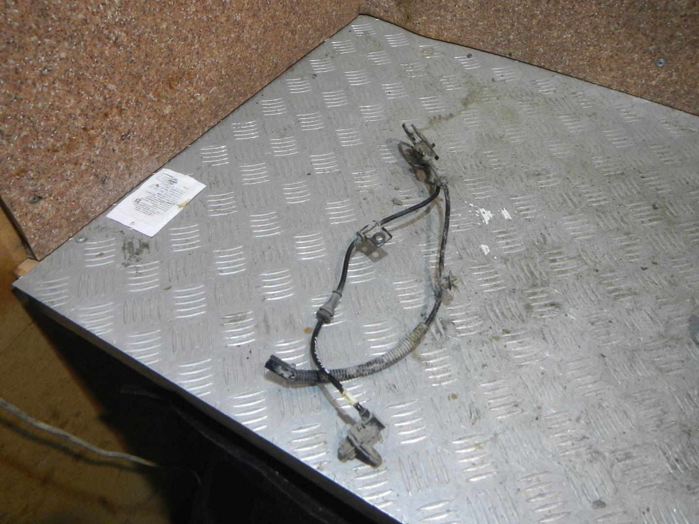 Датчик ABS передний левый