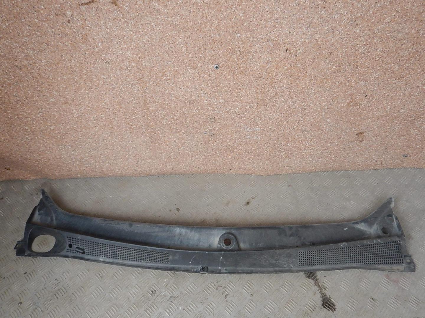 Решетка стеклоочистителей (Жабо)