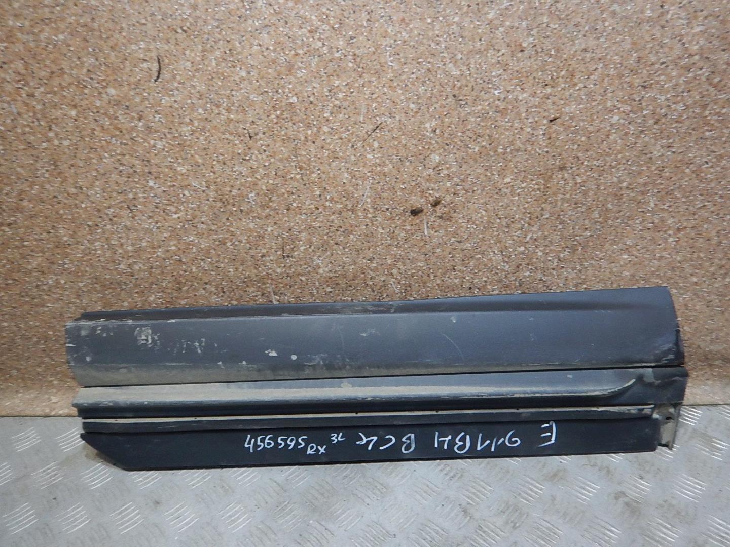 Молдинг задней левой двери