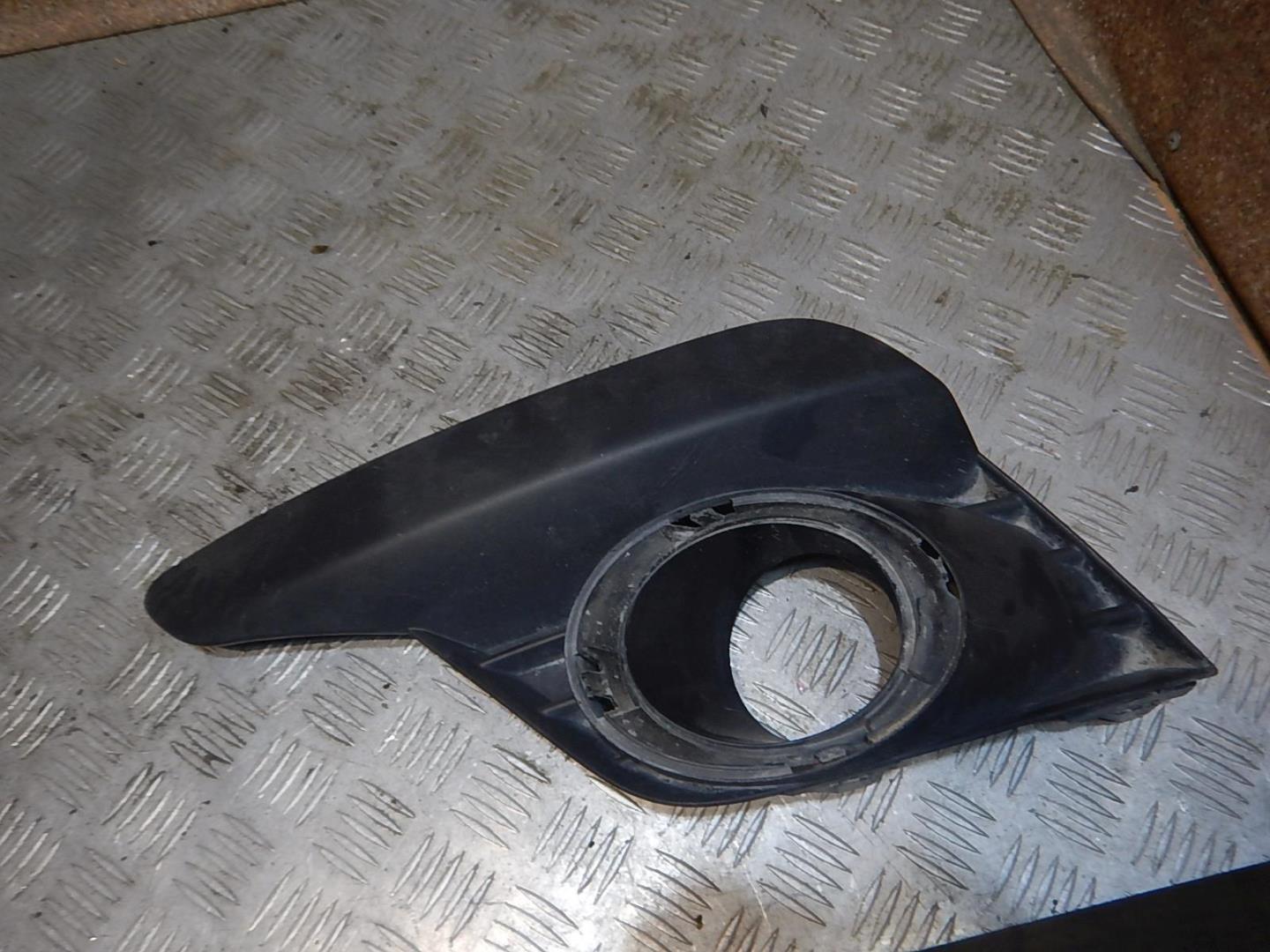 Решетка в бампер левая