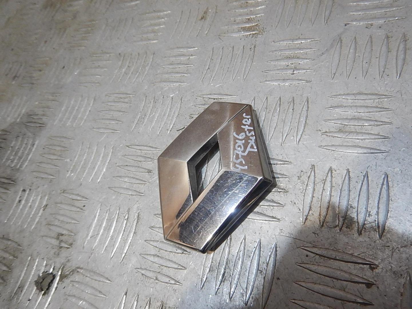 Эмблема на крышку багажника