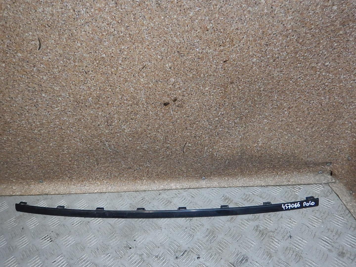 Молдинг переднего бампера