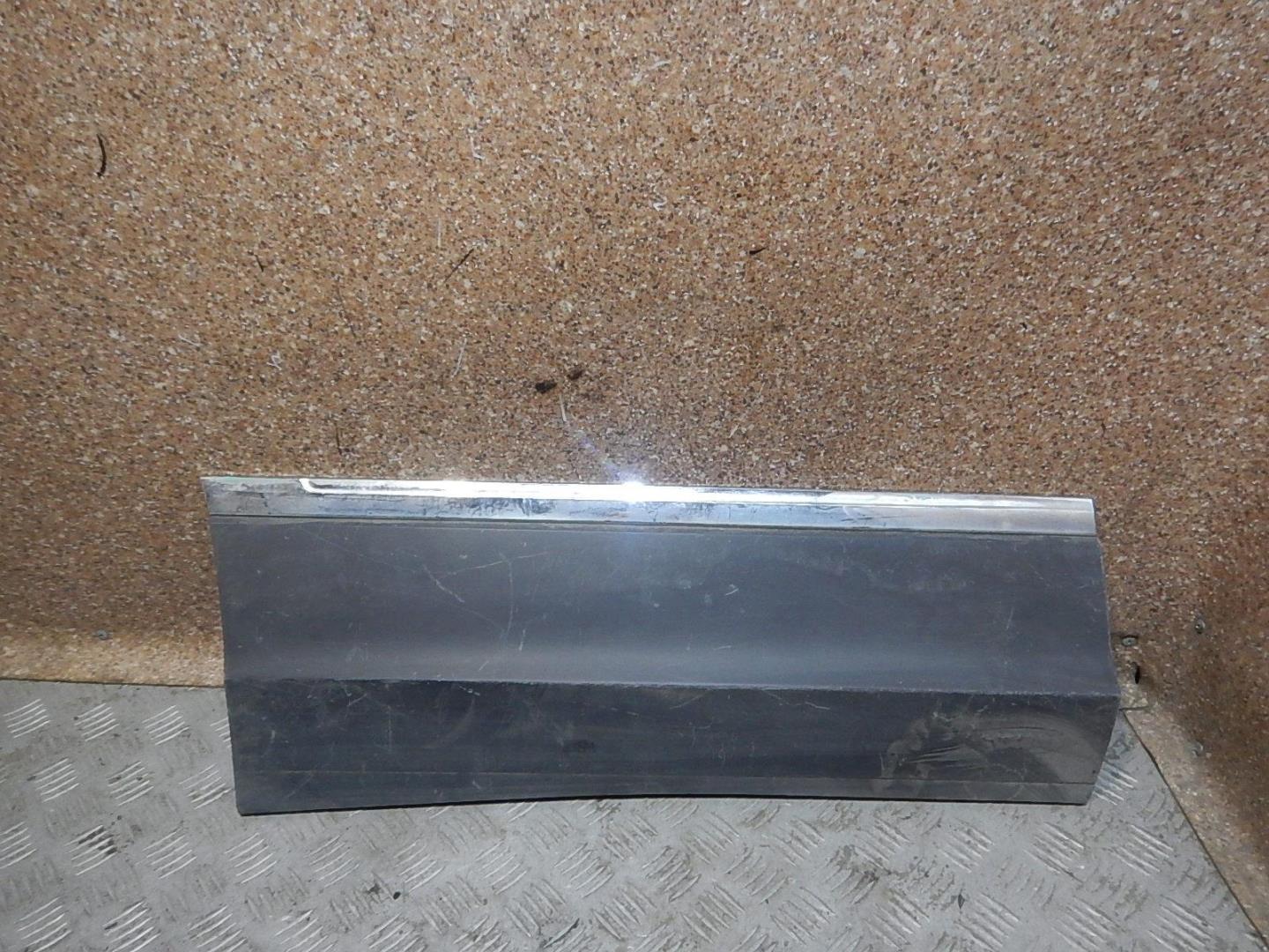 Молдинг задней правой двери