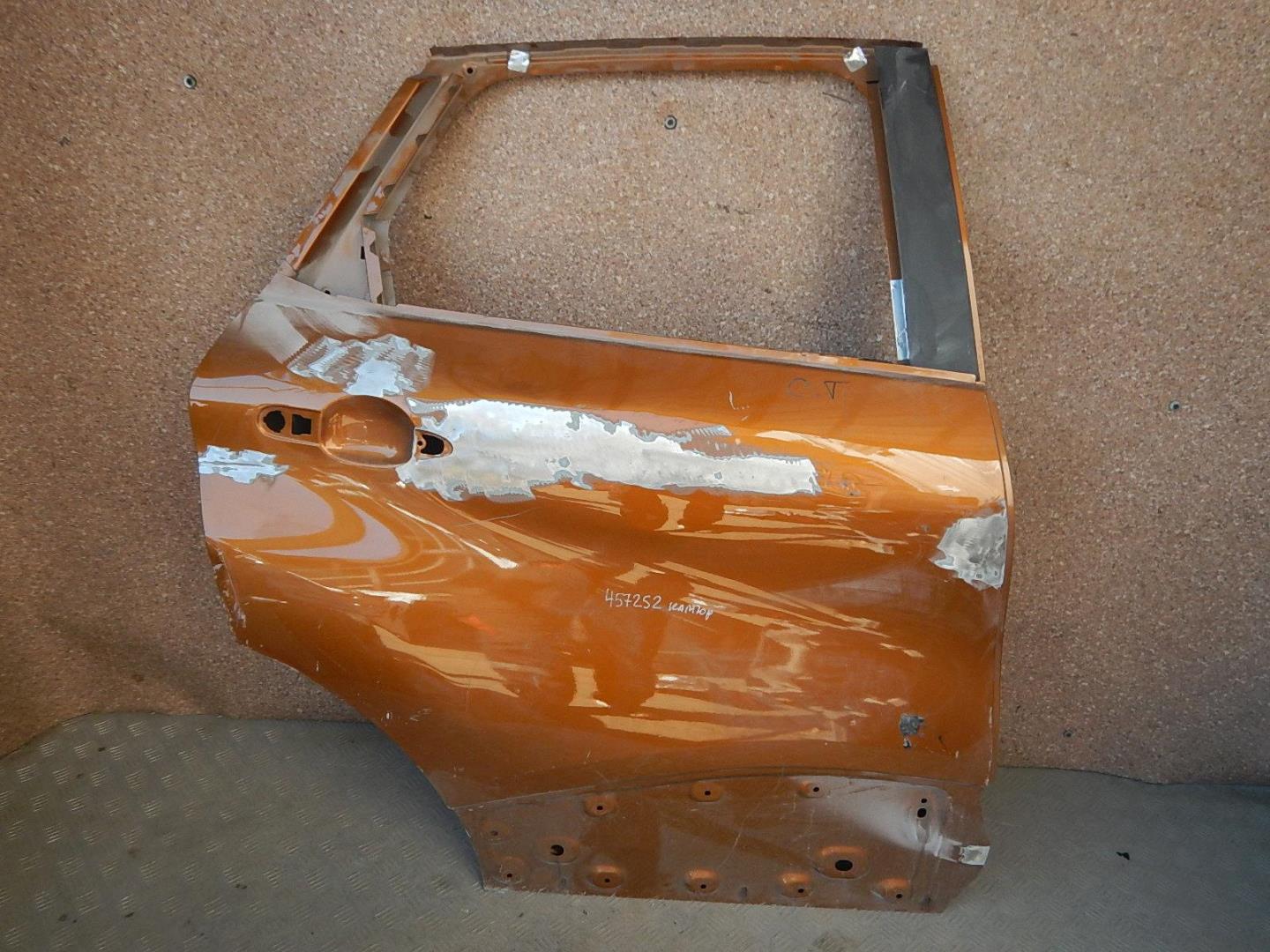 Дверь задняя правая