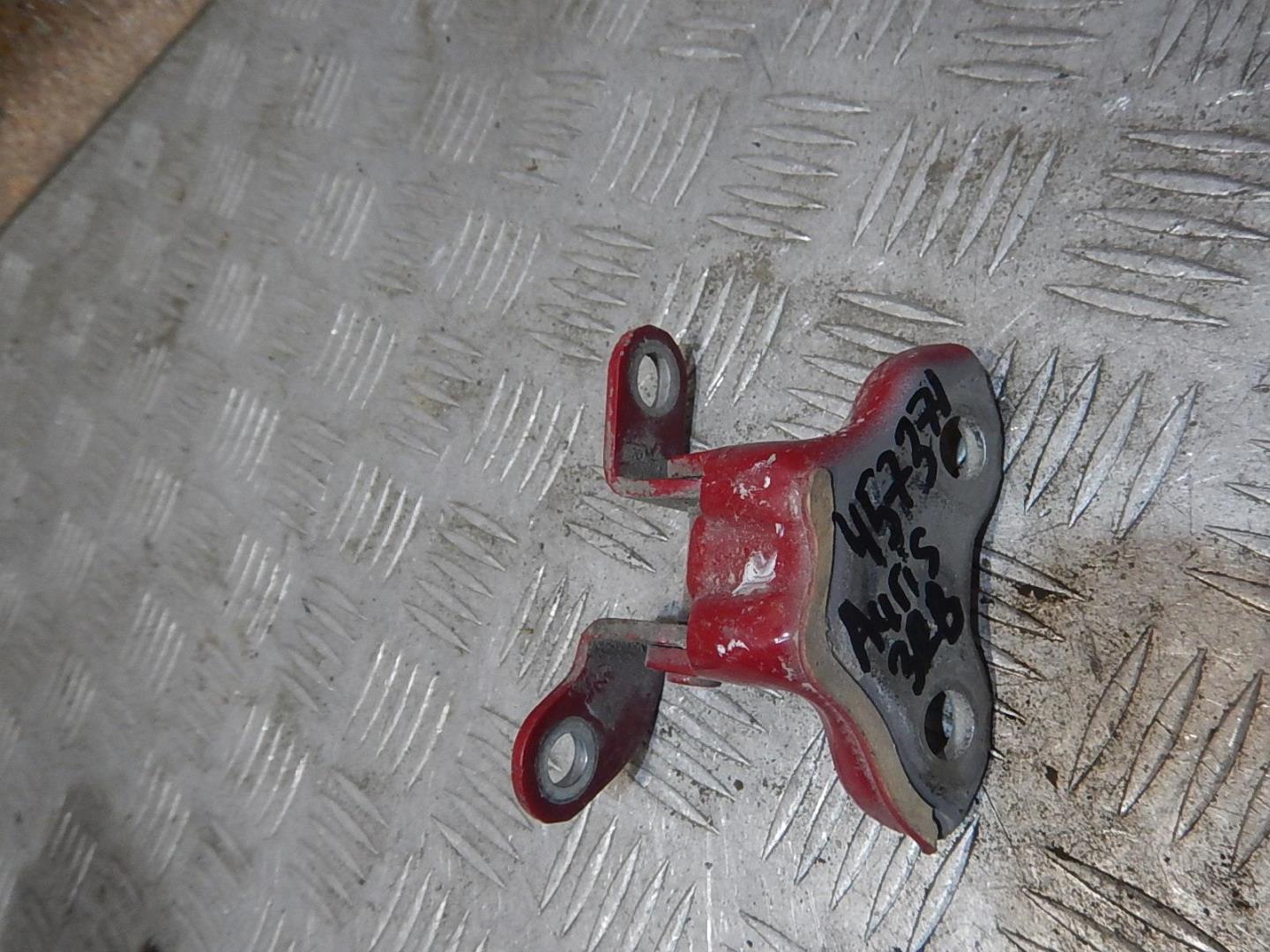 Петля двери задней правой верхняя