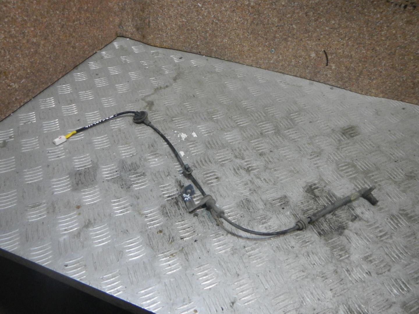 Датчик ABS задний