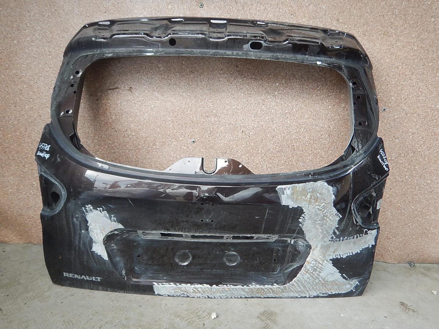 Дверь багажника