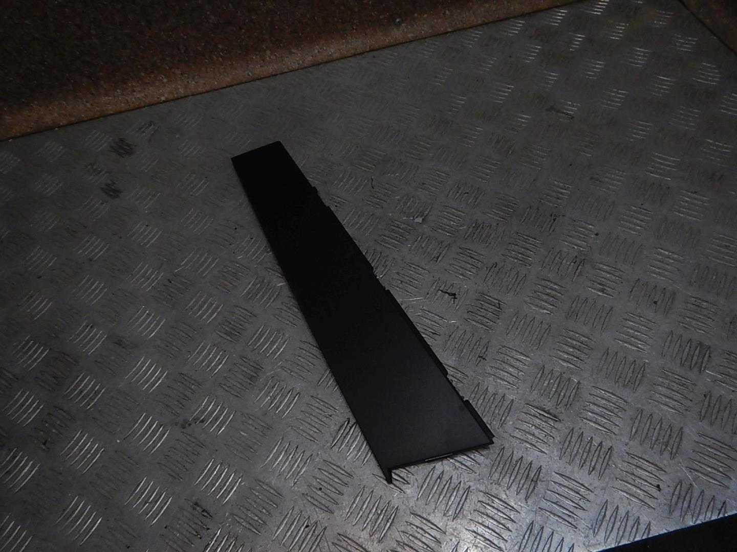 Накладка двери передней правой