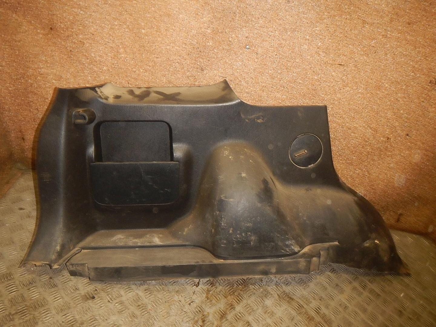 Обшивка багажника