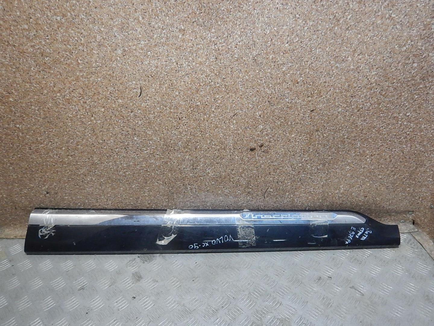 Молдинг передней правой двери