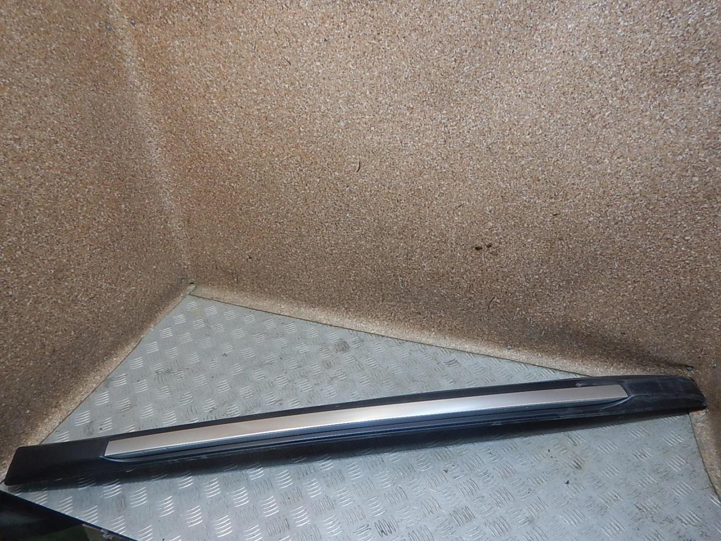 Рейлинг (релинг) правый (планка на крышу)