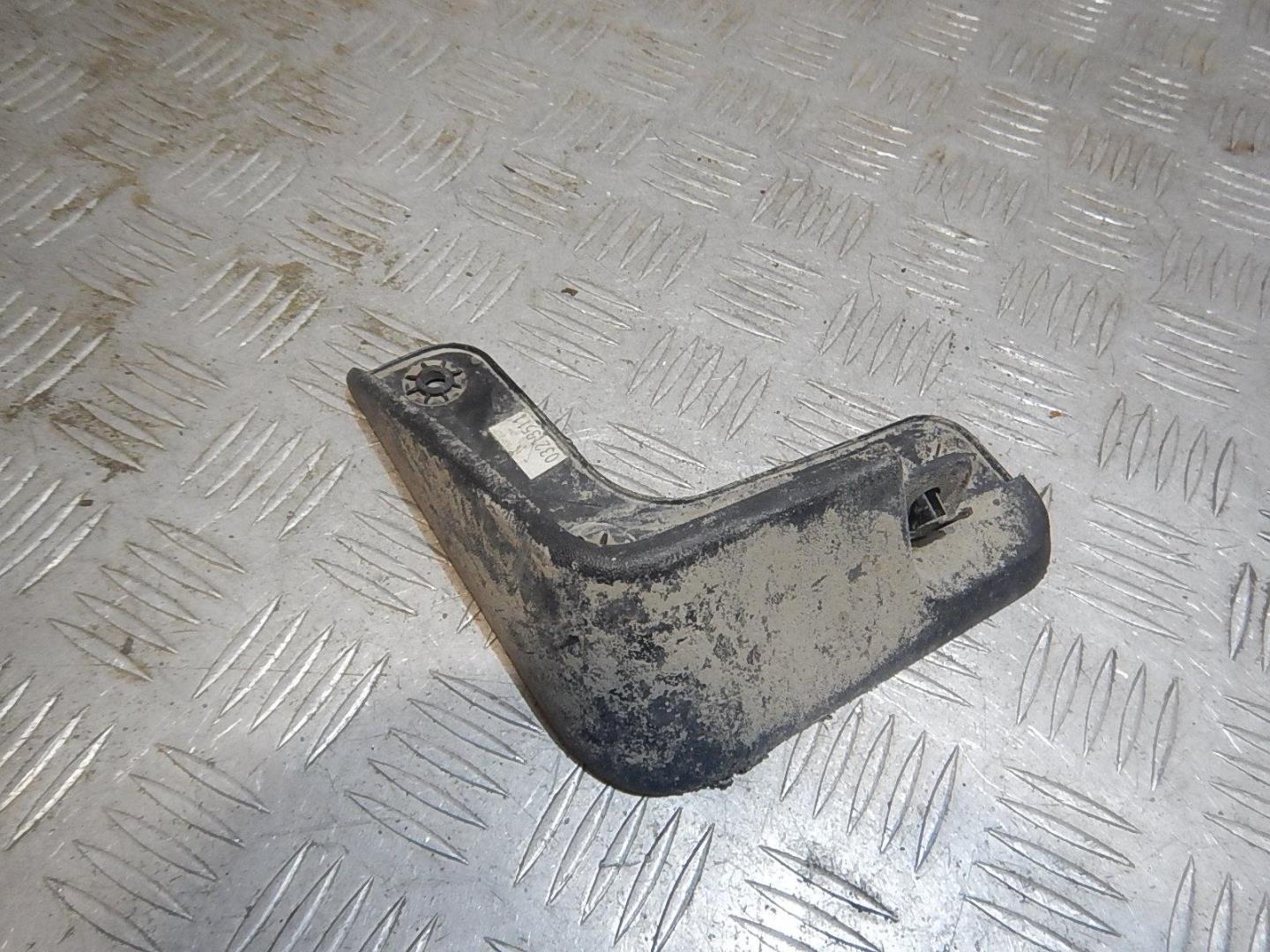 Брызговик задний левый