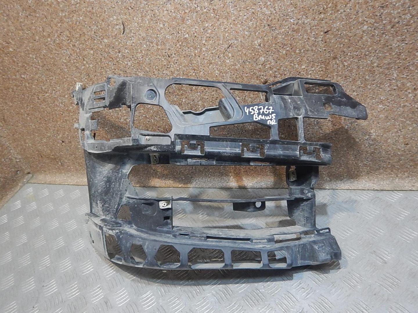 Кронштейн переднего бампера правый