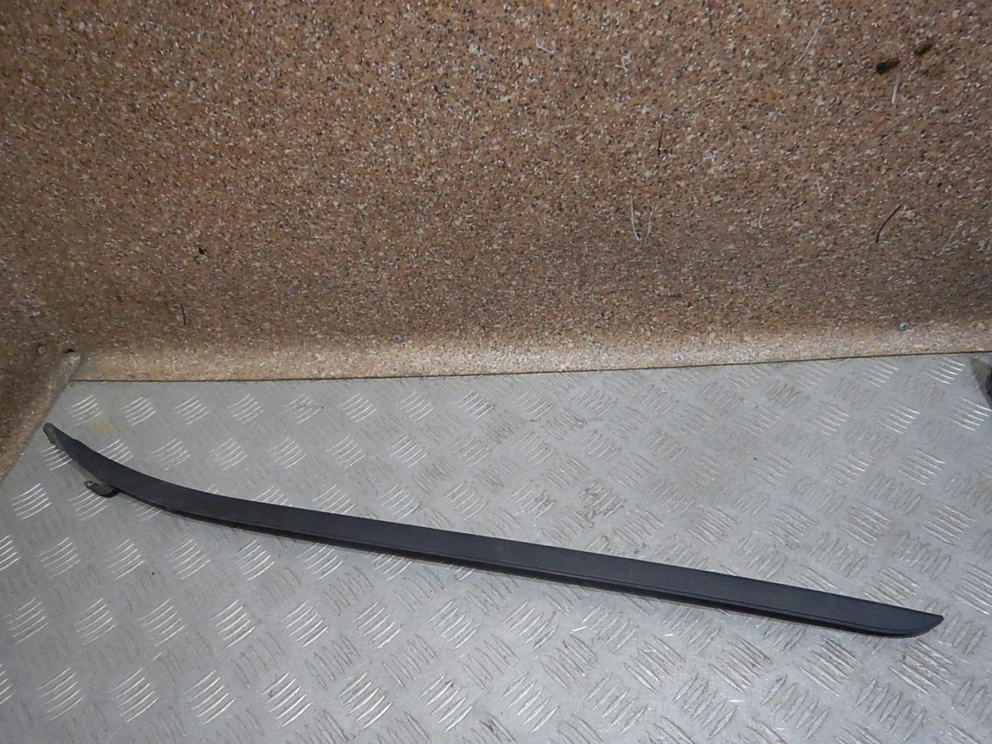 Молдинг лобового стекла