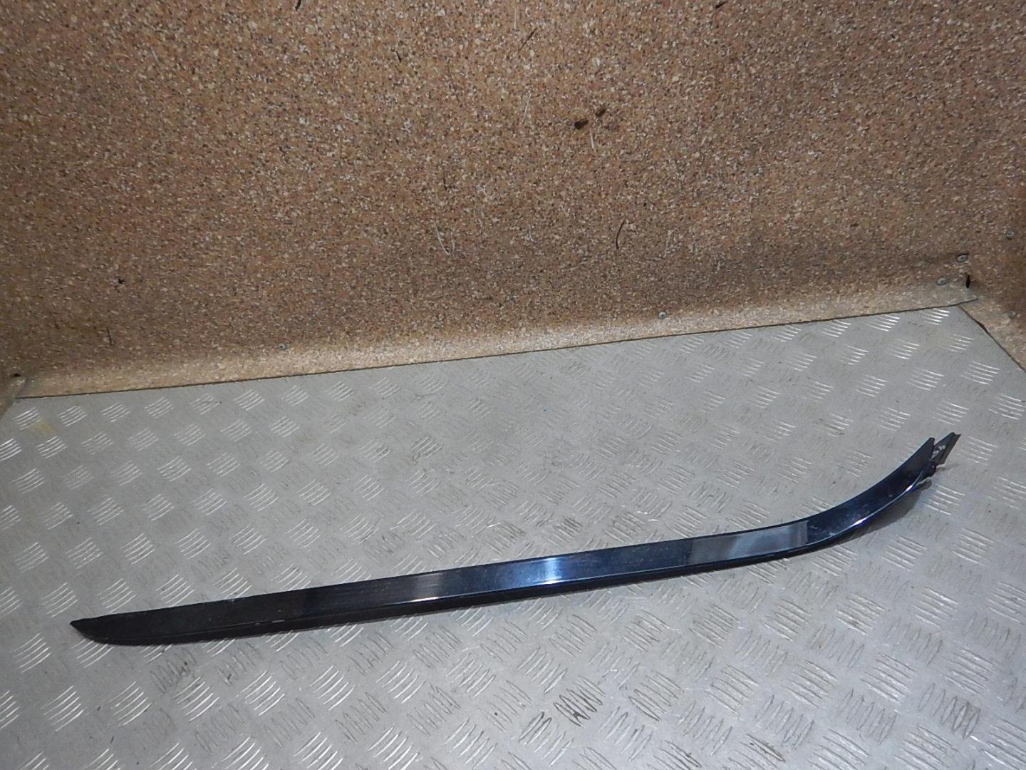 Молдинг лобового стекла