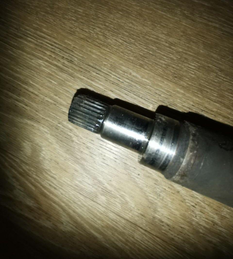 Полуось передняя правая