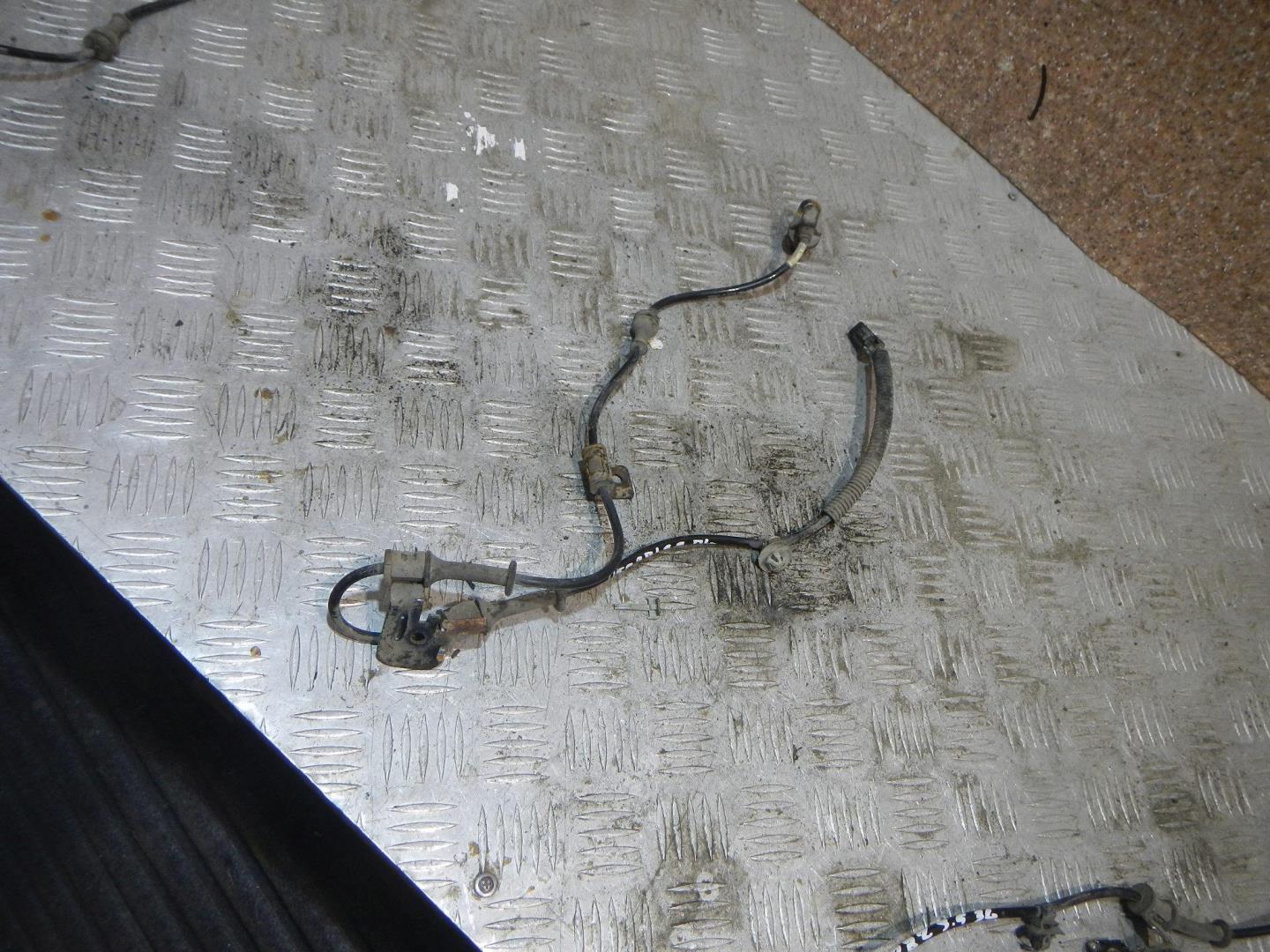 Датчик ABS передний левый