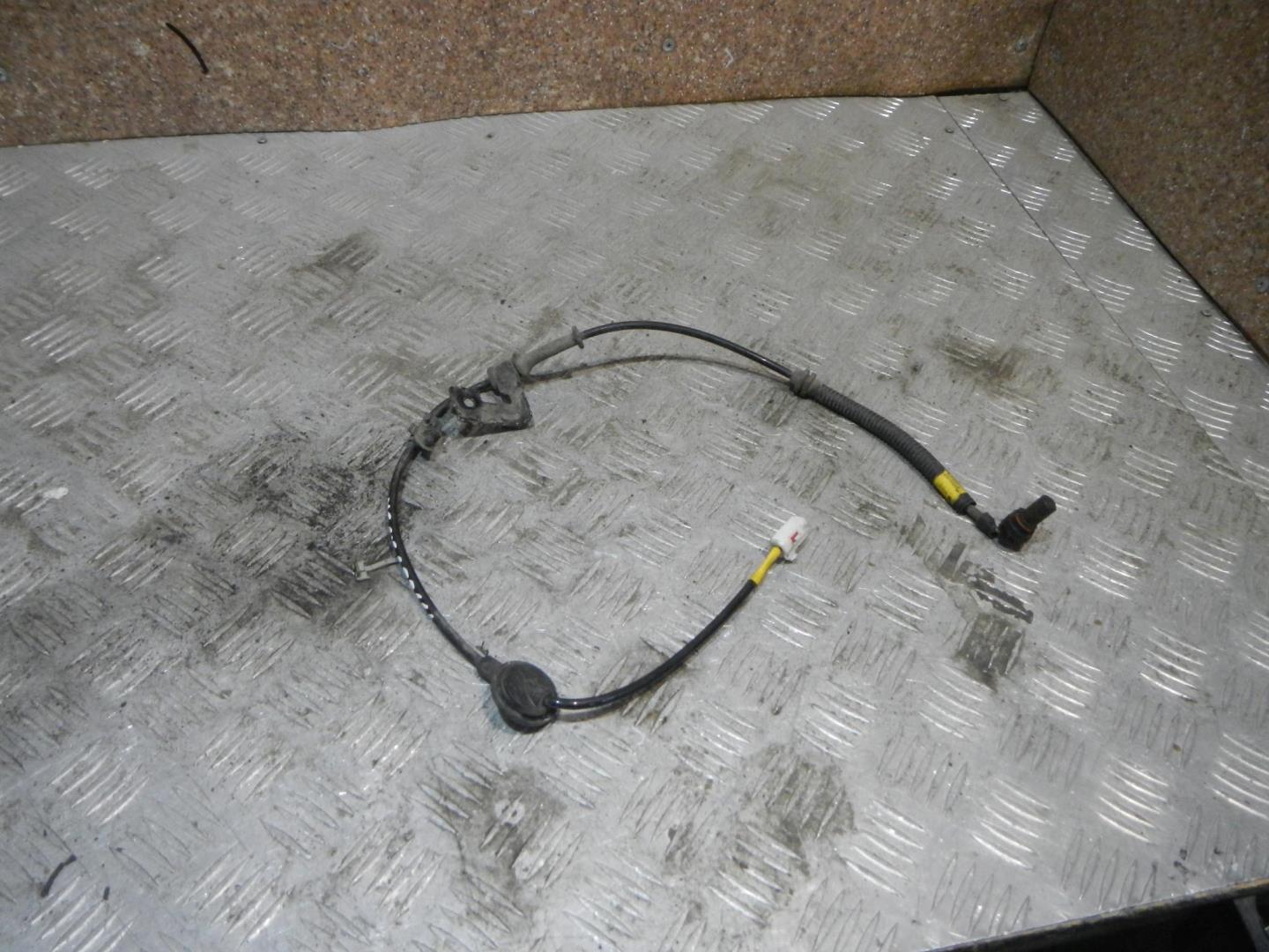 Датчик ABS задний