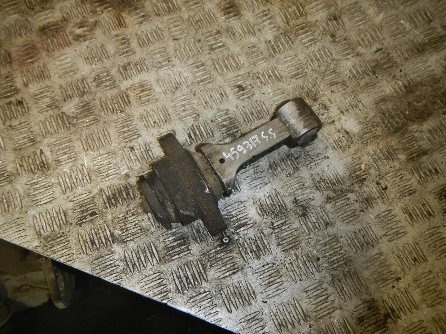 Опора двигателя задняя