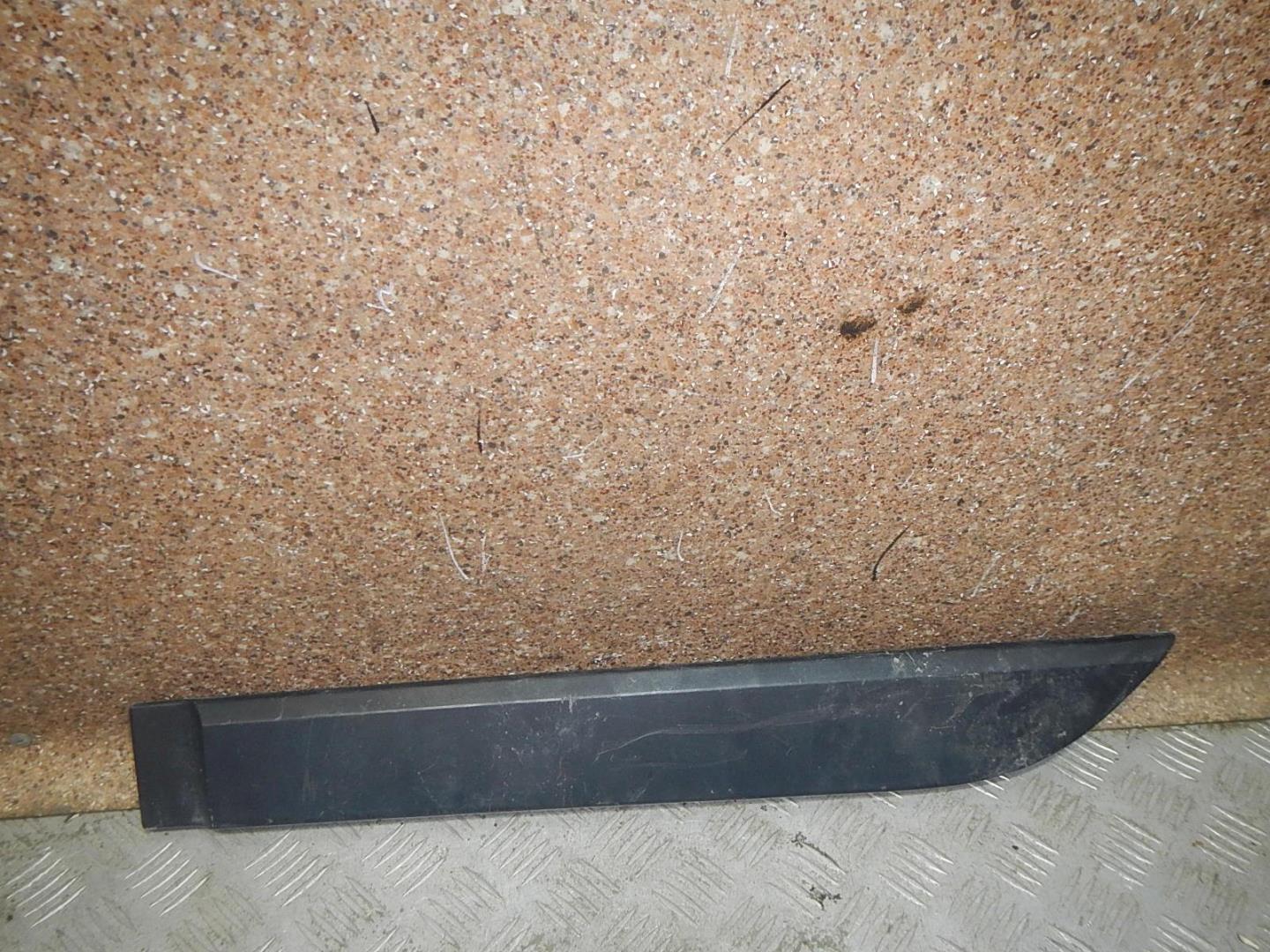 Молдинг задней левой двери