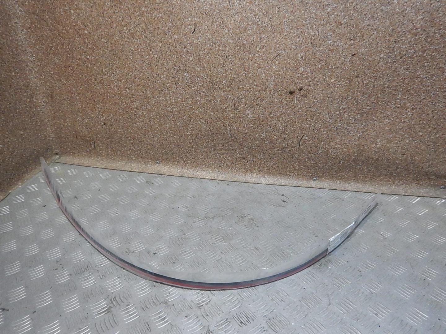 Молдинг лобового стекла