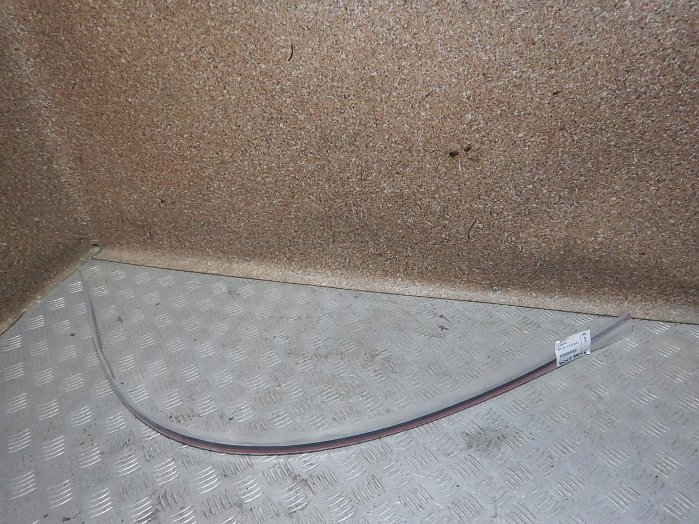 Молдинг лобового стекла