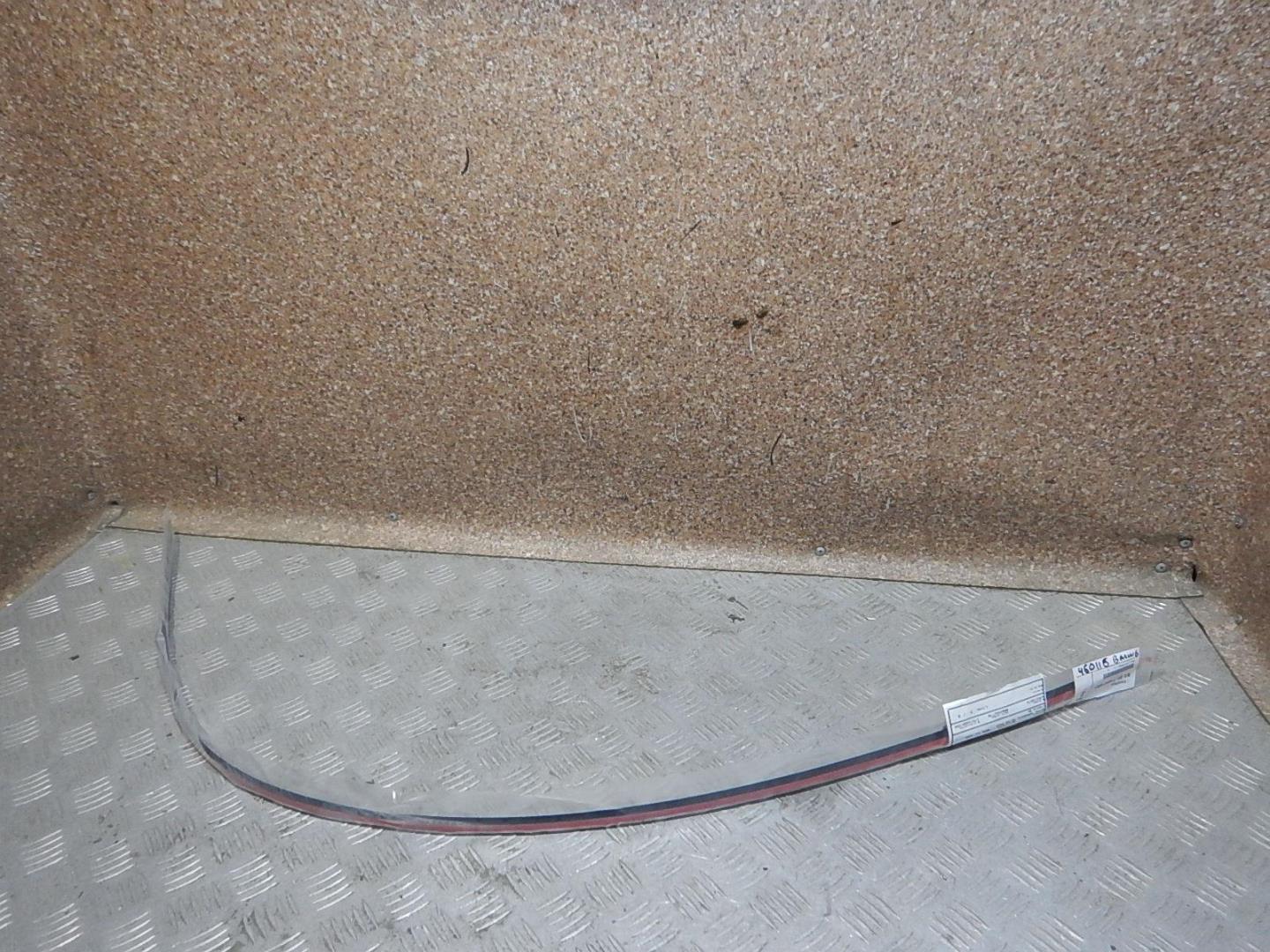 Молдинг лобового стекла