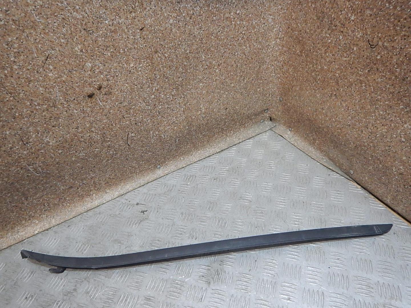 Молдинг лобового стекла