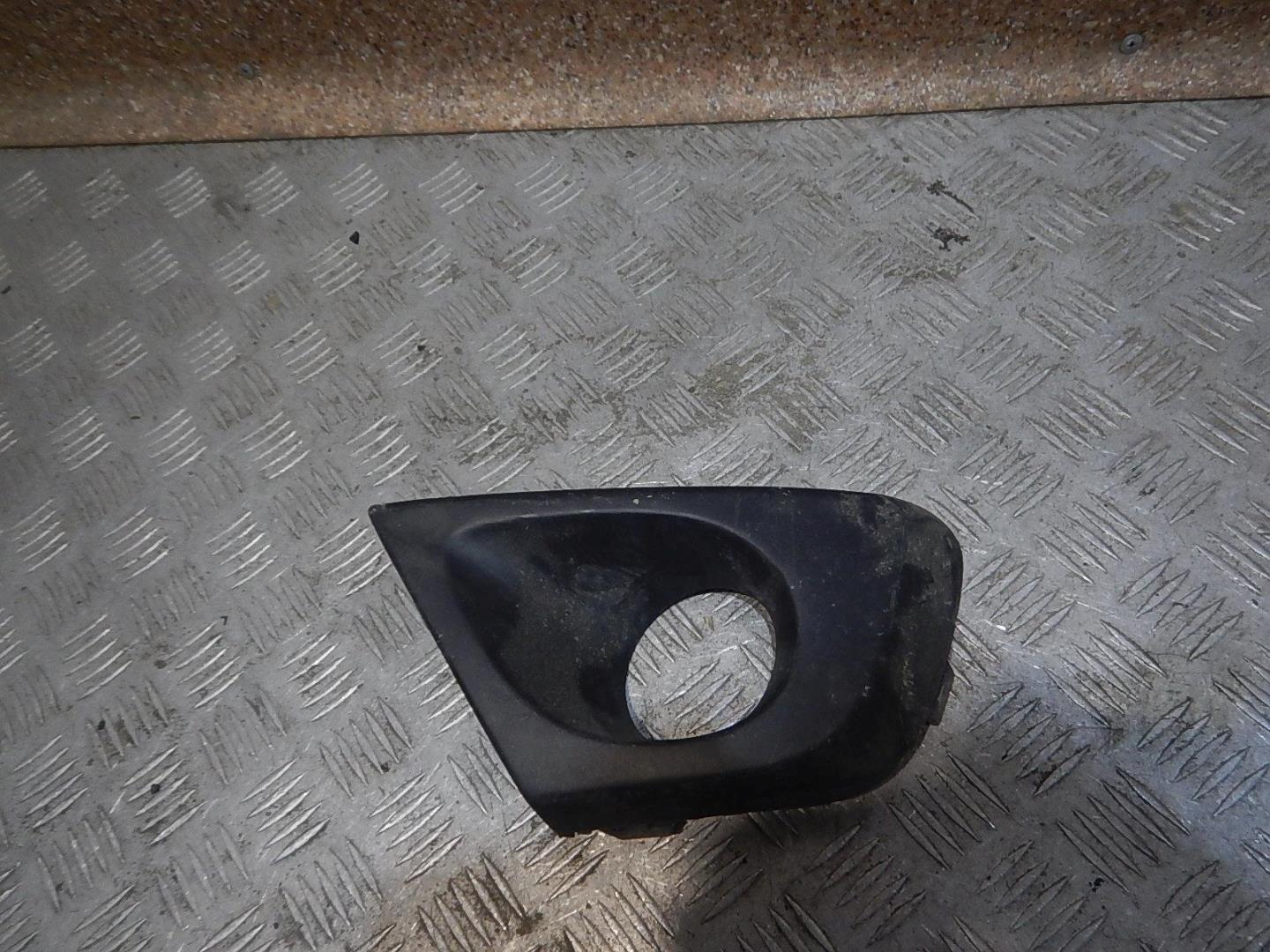 Решетка в бампер левая