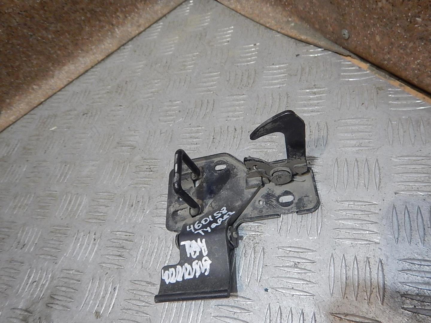 Крючок капота