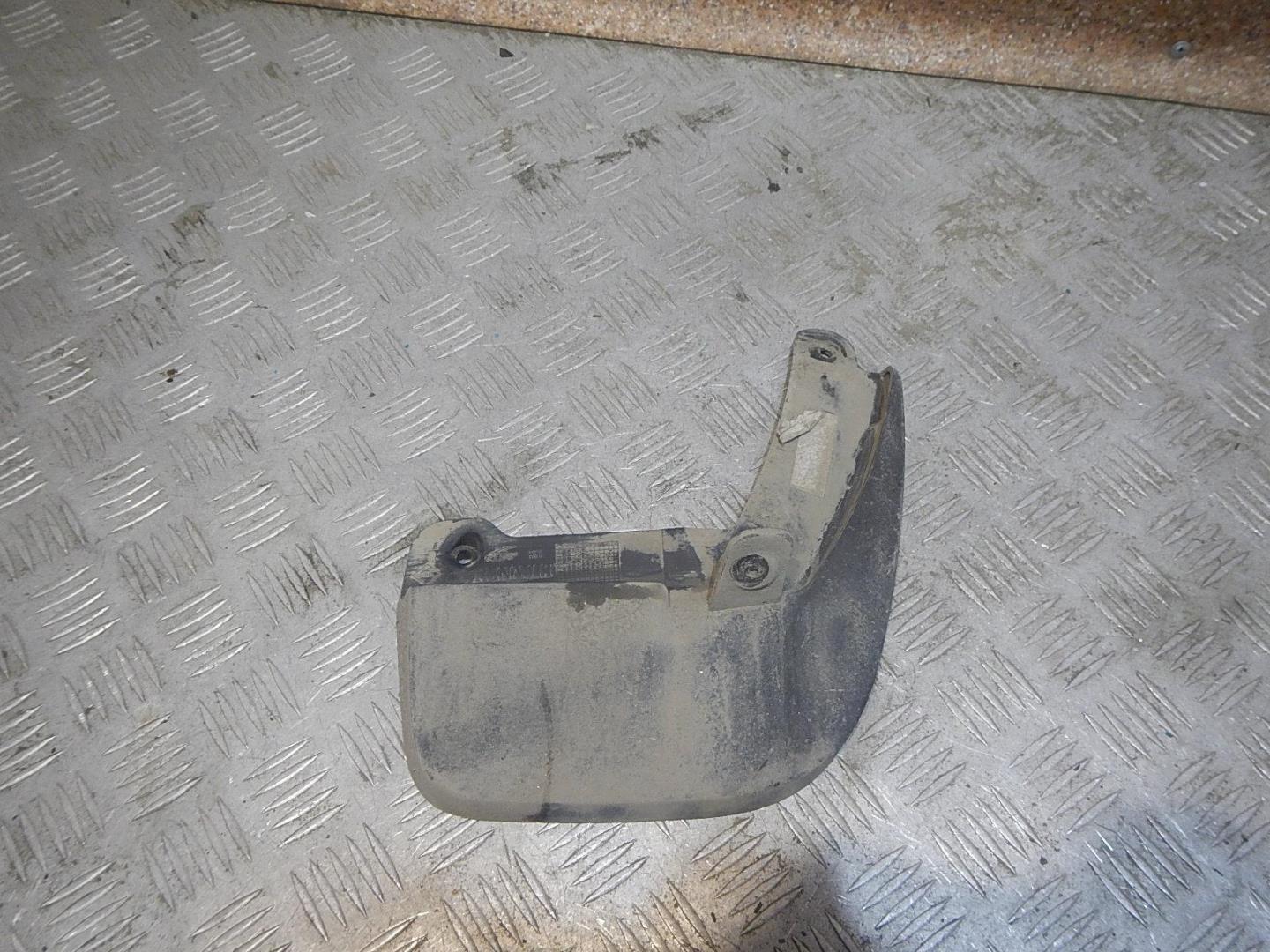 Брызговик задний правый