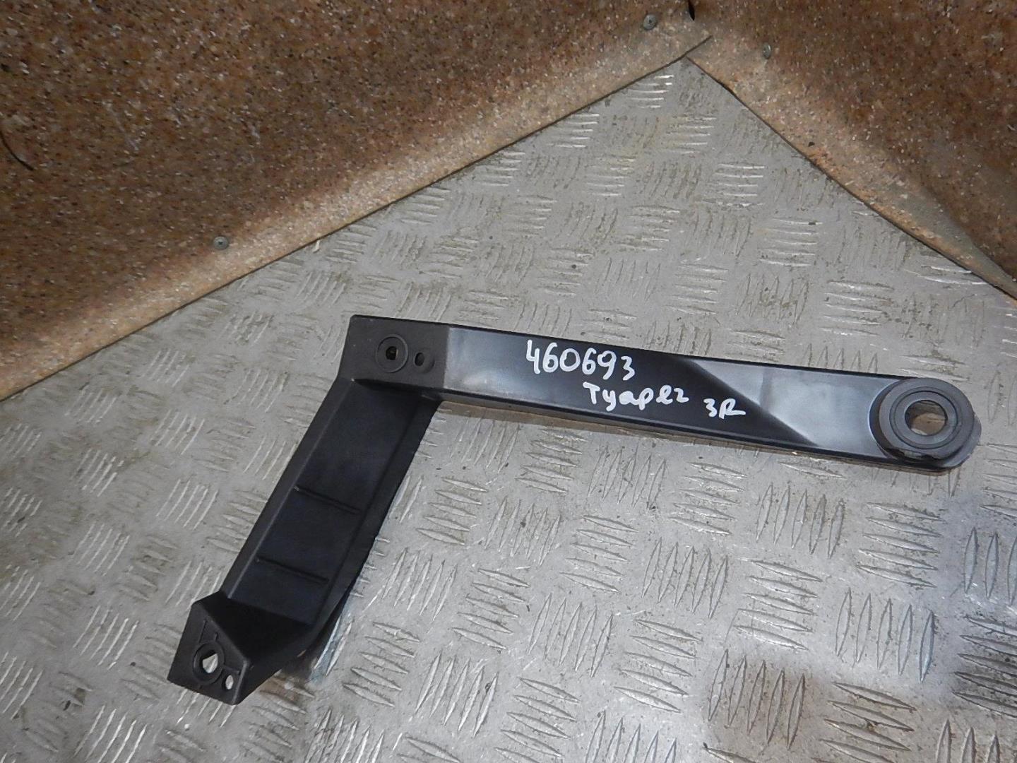 Кронштейн заднего бампера правый