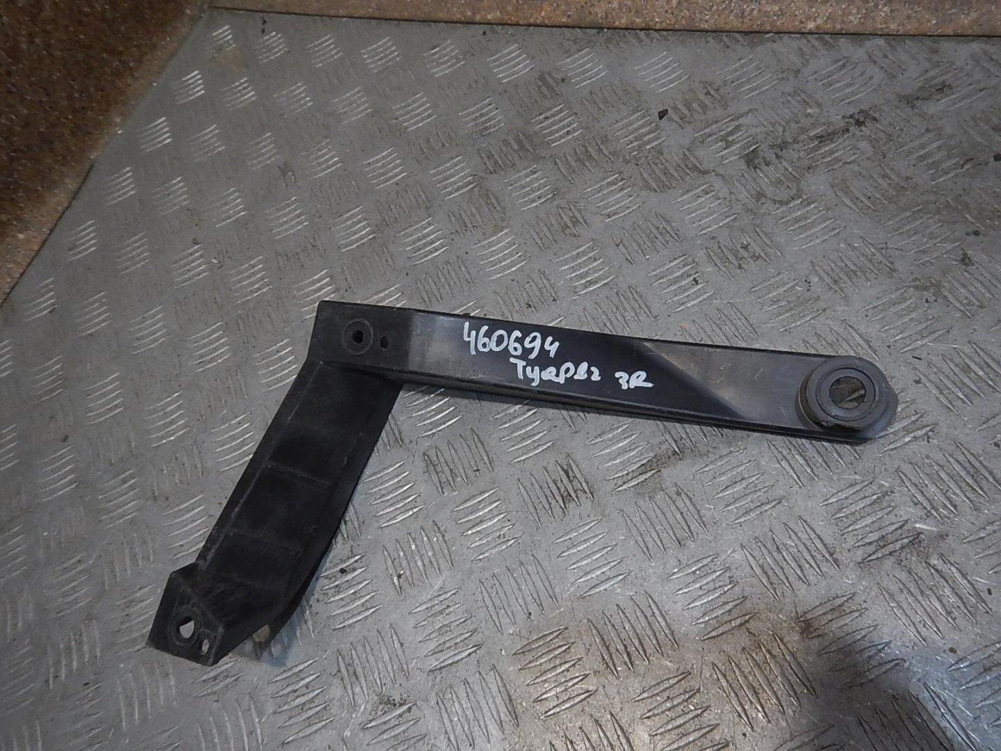 Кронштейн заднего бампера правый